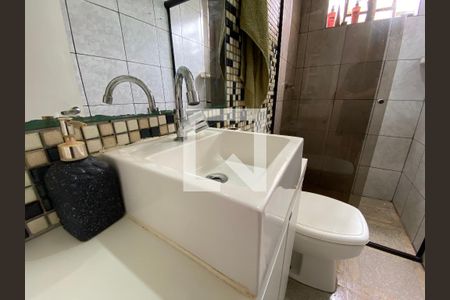 Casa à venda com 240m², 2 quartos e 2 vagasBanheiro