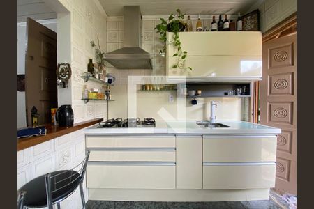 Casa à venda com 240m², 2 quartos e 2 vagasCozinha