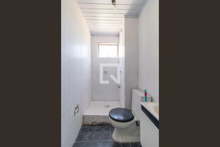 Banheiro de apartamento para alugar com 1 quarto, 57m² em Vila Nova, Porto Alegre