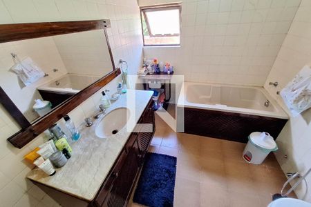 Casa à venda com 7000m², 4 quartos e 2 vagasBanheiro da Suíte 1