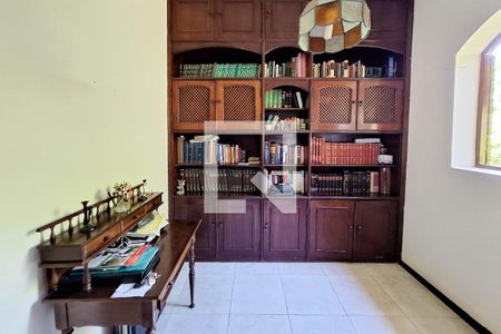 Casa à venda com 7000m², 4 quartos e 2 vagasEscritório