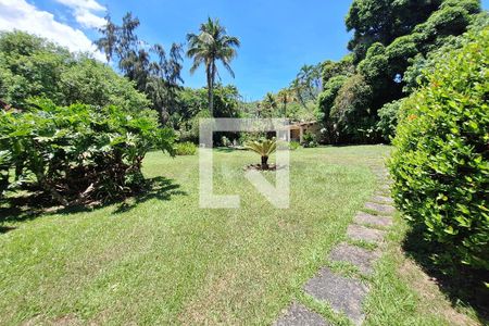 Casa à venda com 7000m², 4 quartos e 2 vagasQuintal