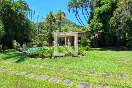 Casa à venda com 7000m², 4 quartos e 2 vagasQuintal