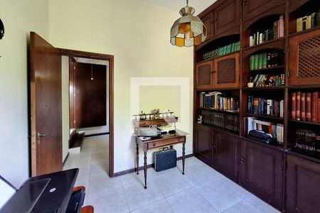 Casa à venda com 7000m², 4 quartos e 2 vagasEscritório