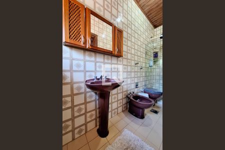 Casa à venda com 7000m², 4 quartos e 2 vagasBanheiro da Suíte 2