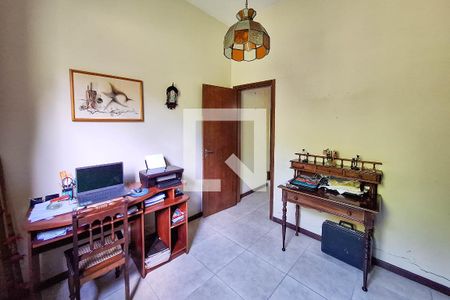 Casa à venda com 7000m², 4 quartos e 2 vagasEscritório