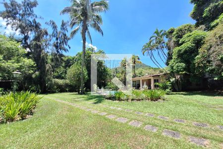 Casa à venda com 7000m², 4 quartos e 2 vagasQuintal