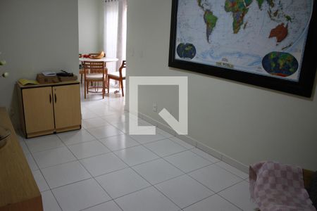 Sala  de casa à venda com 3 quartos, 120m² em Setor Garavelo, Goiânia