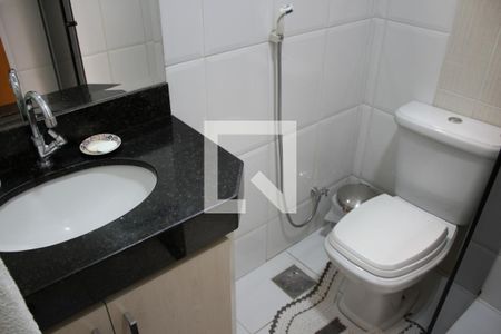 Banheiro de casa à venda com 3 quartos, 120m² em Setor Garavelo, Goiânia