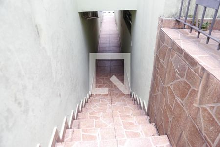 Casa à venda com 240m², 4 quartos e 3 vagasEscada Lateral