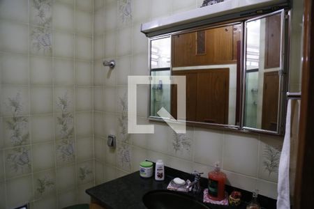 Casa à venda com 240m², 4 quartos e 3 vagasBanheiro 1