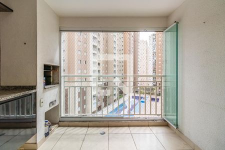 Sala de apartamento para alugar com 2 quartos, 85m² em Jardim Tupanci, Barueri