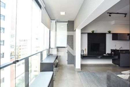 Sala / Quarto de kitnet/studio para alugar com 1 quarto, 32m² em Pinheiros, São Paulo