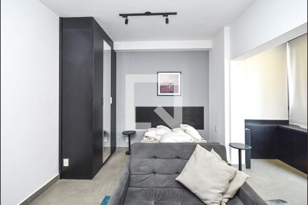 Sala / Quarto de kitnet/studio para alugar com 1 quarto, 32m² em Pinheiros, São Paulo