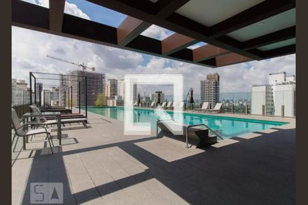 Studio para alugar com 32m², 1 quarto e 1 vaga Studio para alugar com 32m², 1 quarto e 1 vagaÁrea comum - Piscina