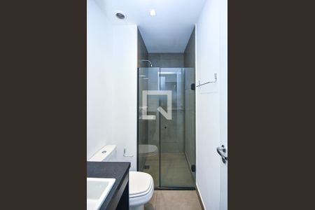 Banheiro de kitnet/studio para alugar com 1 quarto, 32m² em Pinheiros, São Paulo