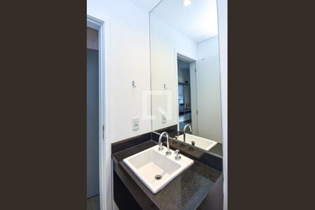 Banheiro de kitnet/studio para alugar com 1 quarto, 32m² em Pinheiros, São Paulo