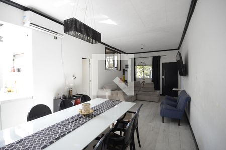 Sala de casa à venda com 4 quartos, 180m² em Vila Firmiano Pinto, São Paulo