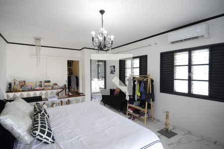 Suíte de casa à venda com 4 quartos, 180m² em Vila Firmiano Pinto, São Paulo