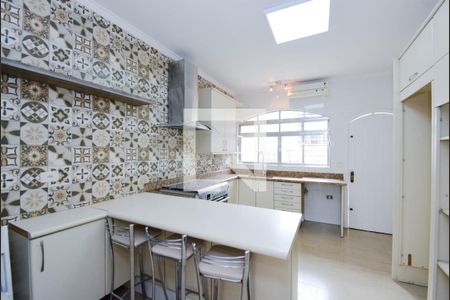 Casa para alugar com 330m², 3 quartos e 4 vagas Casa para alugar com 330m², 3 quartos e 4 vagasCozinha