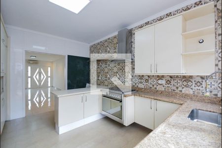 Casa para alugar com 330m², 3 quartos e 4 vagas Casa para alugar com 330m², 3 quartos e 4 vagasCozinha