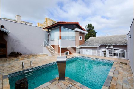 Casa para alugar com 330m², 3 quartos e 4 vagas Casa para alugar com 330m², 3 quartos e 4 vagasPiscina