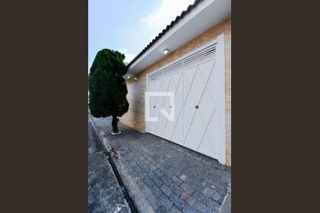 Casa para alugar com 330m², 3 quartos e 4 vagas Casa para alugar com 330m², 3 quartos e 4 vagasFachada