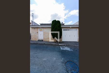 Casa para alugar com 330m², 3 quartos e 4 vagas Casa para alugar com 330m², 3 quartos e 4 vagasFachada