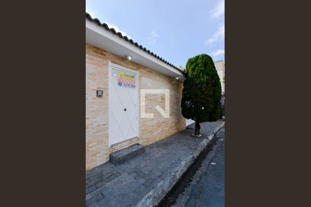 Casa para alugar com 330m², 3 quartos e 4 vagas Casa para alugar com 330m², 3 quartos e 4 vagasFachada