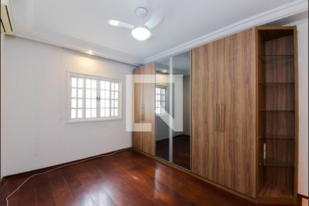Casa para alugar com 330m², 3 quartos e 4 vagas Casa para alugar com 330m², 3 quartos e 4 vagasQuarto 3 - Suíte
