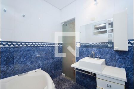 Casa para alugar com 330m², 3 quartos e 4 vagas Casa para alugar com 330m², 3 quartos e 4 vagasBanheiro da Suíte