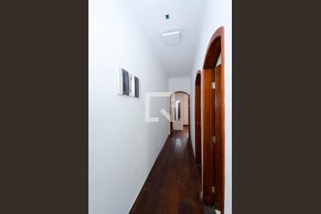 Casa para alugar com 330m², 3 quartos e 4 vagas Casa para alugar com 330m², 3 quartos e 4 vagasCorredor dos Dormitórios