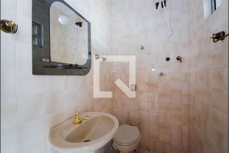 Casa para alugar com 330m², 3 quartos e 4 vagas Casa para alugar com 330m², 3 quartos e 4 vagasBanheiro do Salão de Festas