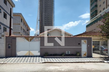 Casa para alugar com 80m², 3 quartos e 6 vagasFachada
