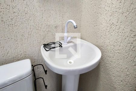 Casa para alugar com 80m², 3 quartos e 6 vagasBanheiro 2