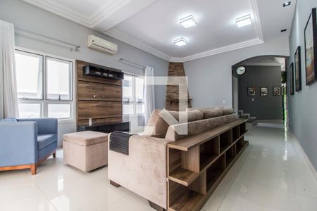 Sala de TV de casa de condomínio à venda com 4 quartos, 345m² em Alphaville, Santana de Parnaíba