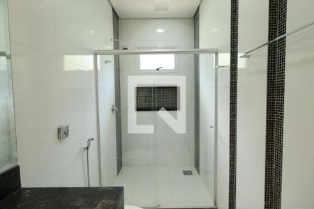 Banheiro da Suíte 1 de casa para alugar com 3 quartos, 280m² em Jardim Inconfidência, Uberlândia