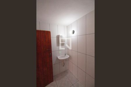 Banheiro Social de casa para alugar com 1 quarto, 48m² em Parque Santa Madalena, São Paulo