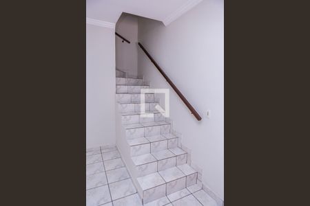 Escada de casa para alugar com 2 quartos, 103m² em Jardim Matarazzo, São Paulo