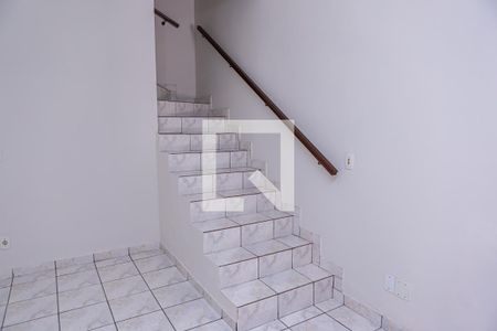 Escada de casa para alugar com 2 quartos, 103m² em Jardim Matarazzo, São Paulo