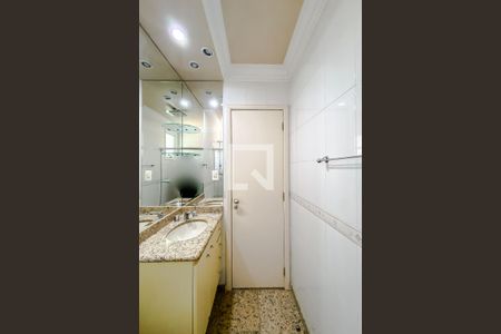 Casa à venda com 294m², 3 quartos e 4 vagasBanheiro da Suíte 1