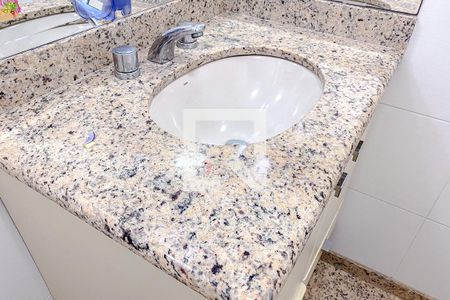 Casa à venda com 294m², 3 quartos e 4 vagasBanheiro da Suíte 2