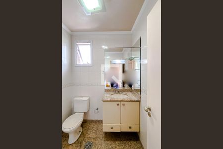 Casa à venda com 294m², 3 quartos e 4 vagasBanheiro da Suíte 2