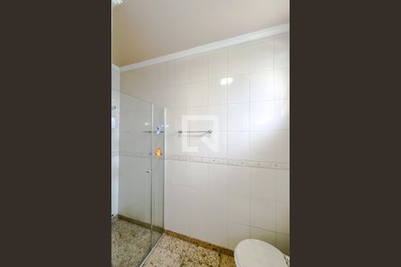 Casa à venda com 294m², 3 quartos e 4 vagasBanheiro da Suíte 2