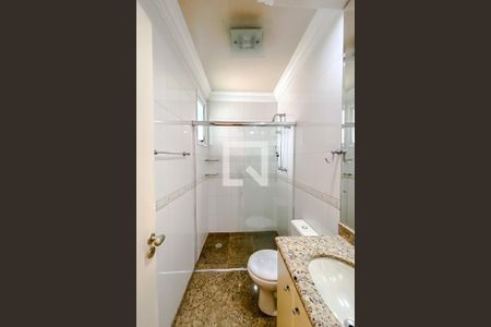 Casa à venda com 294m², 3 quartos e 4 vagasBanheiro da Suíte 1