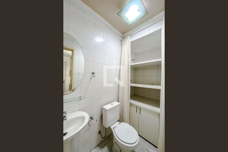 Casa à venda com 294m², 3 quartos e 4 vagasBanheiro 2