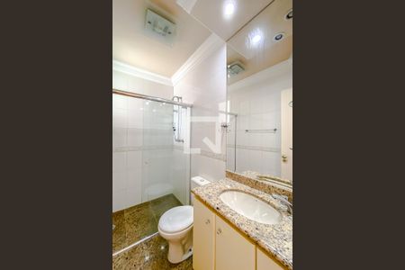 Casa à venda com 294m², 3 quartos e 4 vagasBanheiro da Suíte 1