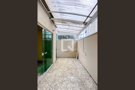 Casa à venda com 294m², 3 quartos e 4 vagasQuintal