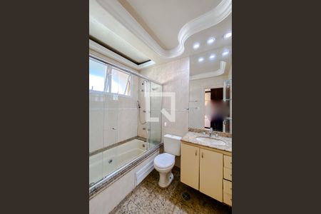 Casa à venda com 294m², 3 quartos e 4 vagasBanheiro da Suíte 3