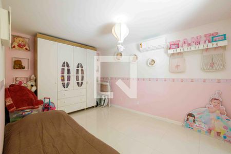 Casa de condomínio à venda com 210m², 4 quartos e 2 vagasSuíte 3